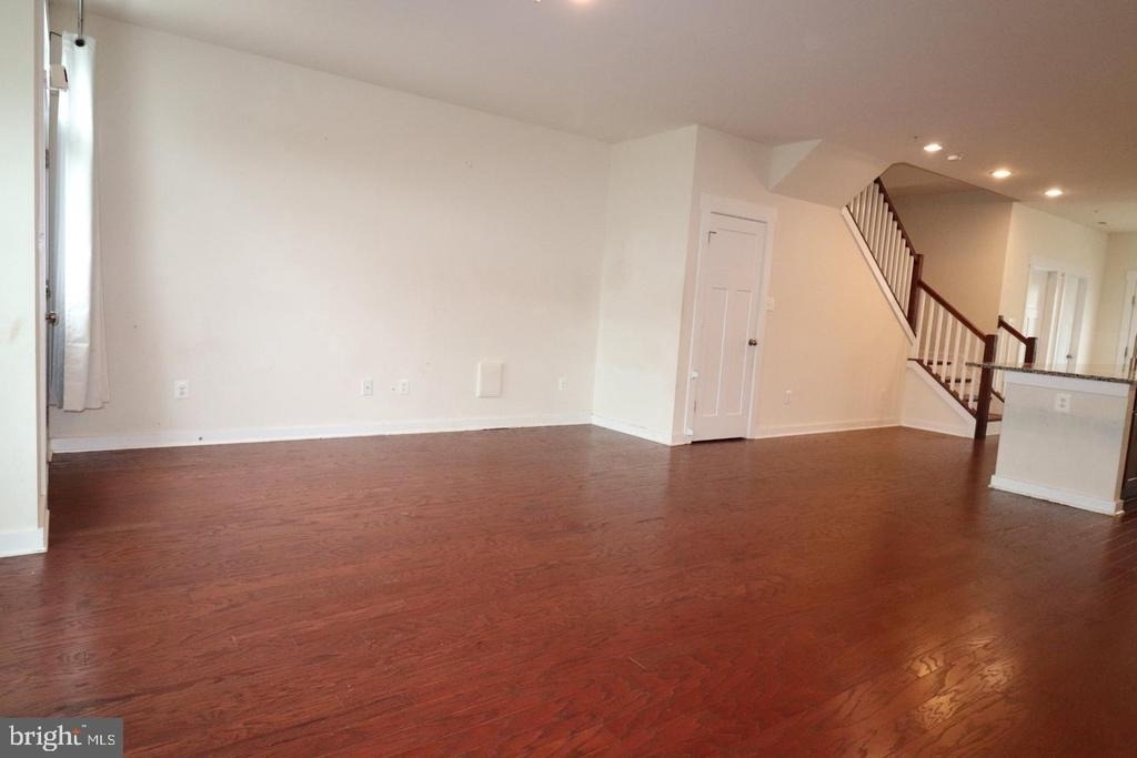414 Waverley - Photo 3