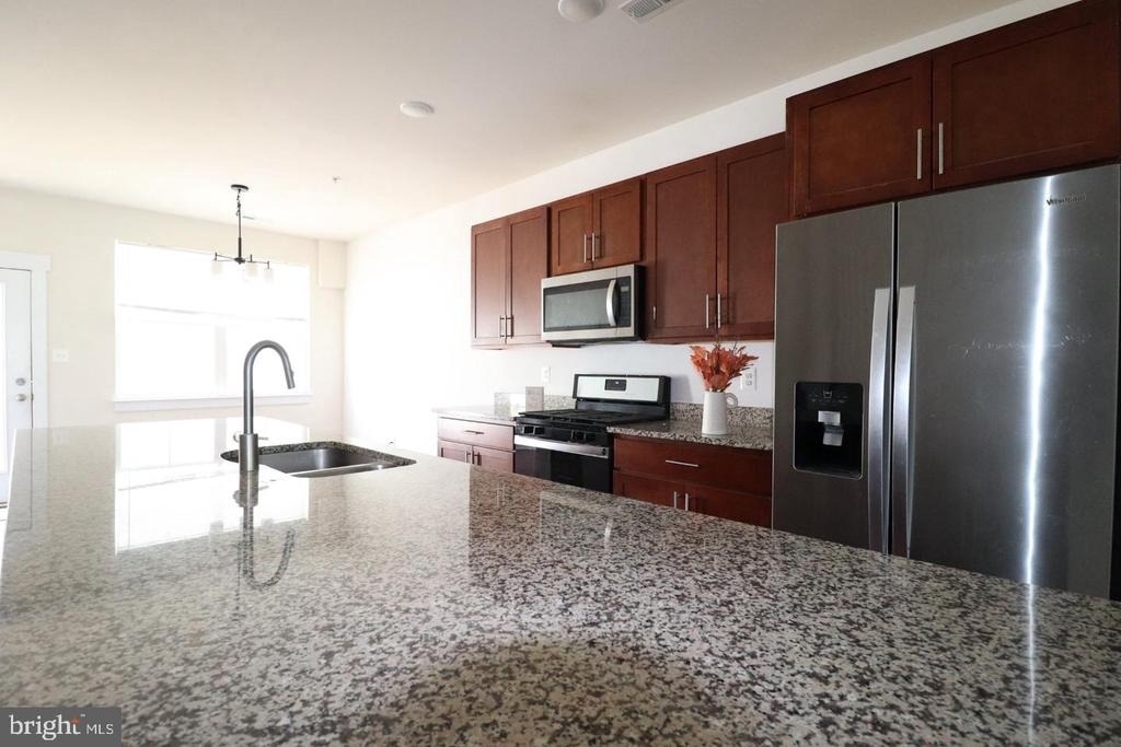 414 Waverley - Photo 6