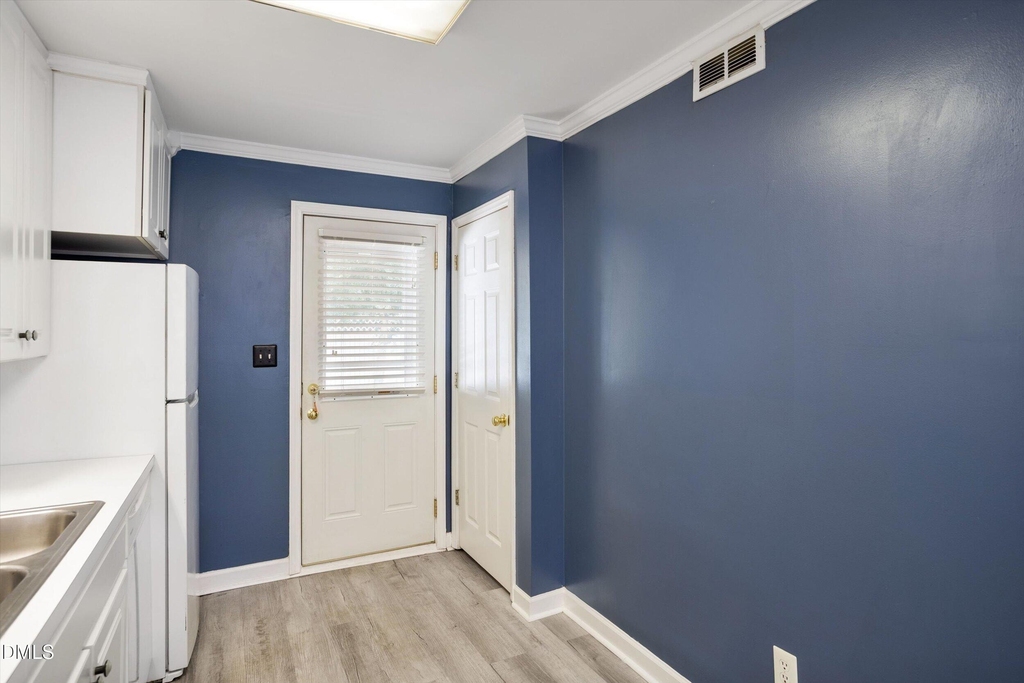 2306 Stafford Avenue - Photo 12