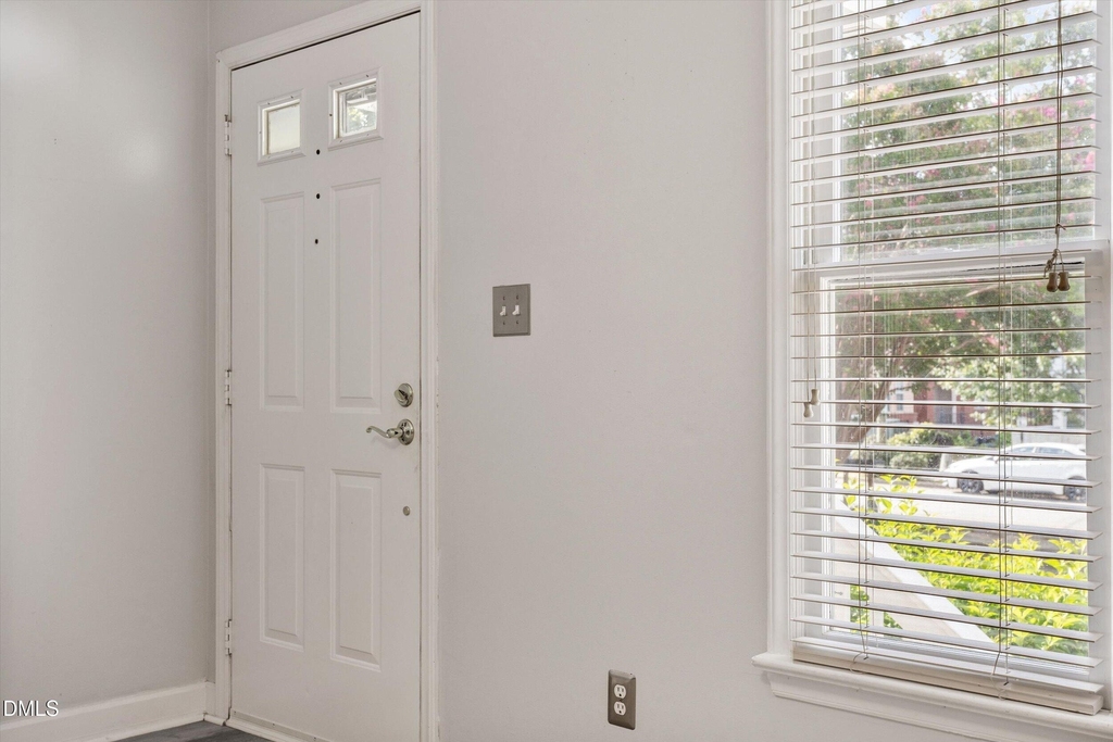 2306 Stafford Avenue - Photo 2