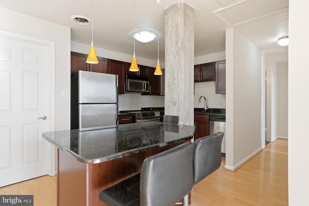 1011 Hunter Street - Photo 2