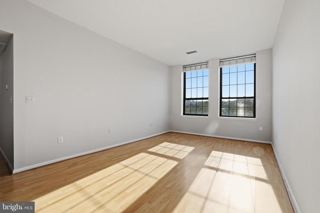 1011 Hunter Street - Photo 9