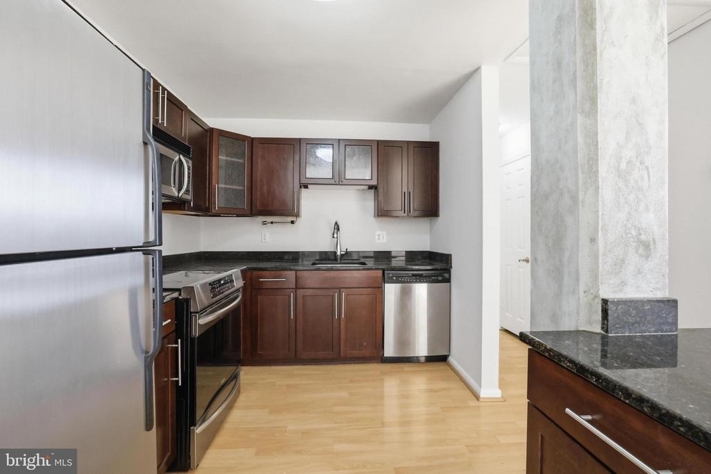 1011 Hunter Street - Photo 3