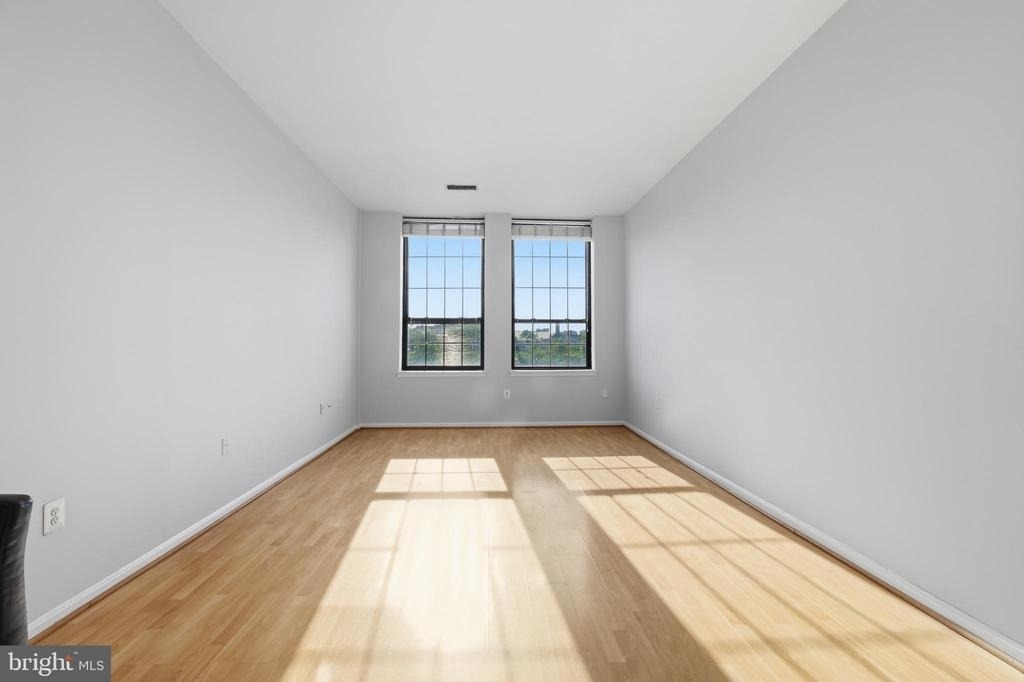 1011 Hunter Street - Photo 8
