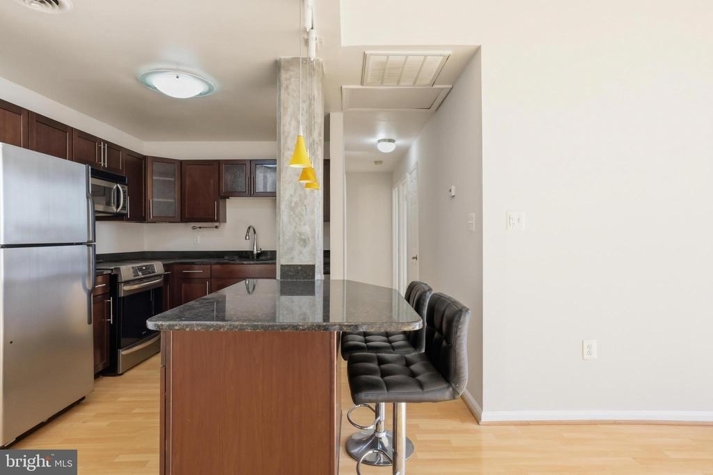 1011 Hunter Street - Photo 7