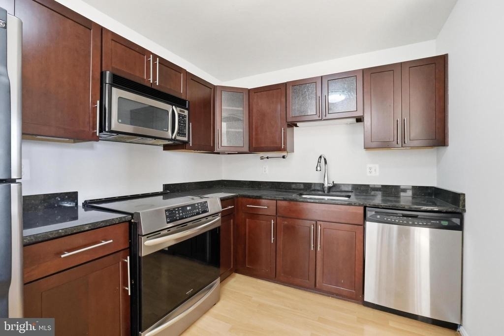 1011 Hunter Street - Photo 4