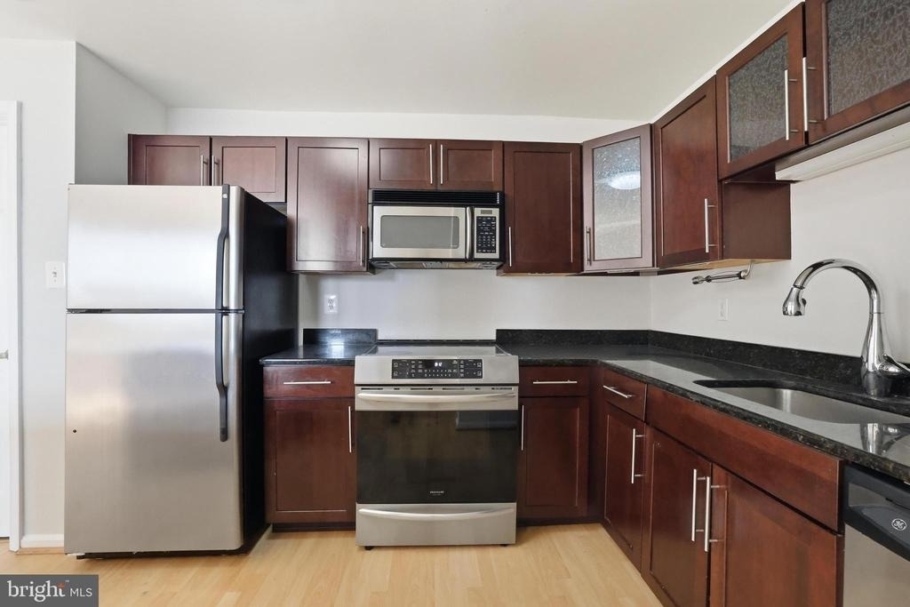 1011 Hunter Street - Photo 5