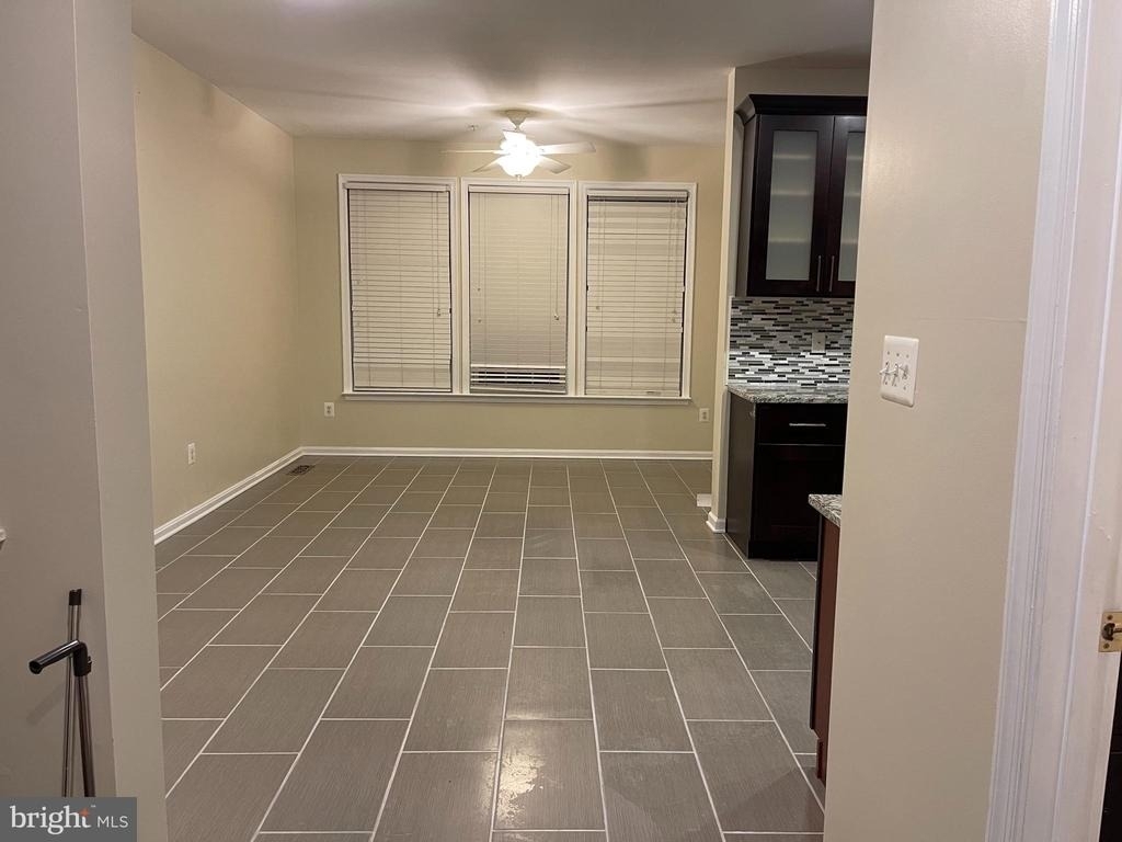 2449 Ogden Square - Photo 3