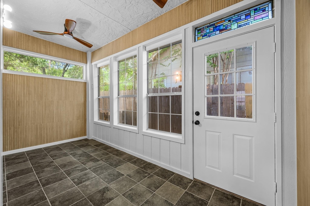1307 Kinney Ave - Photo 9