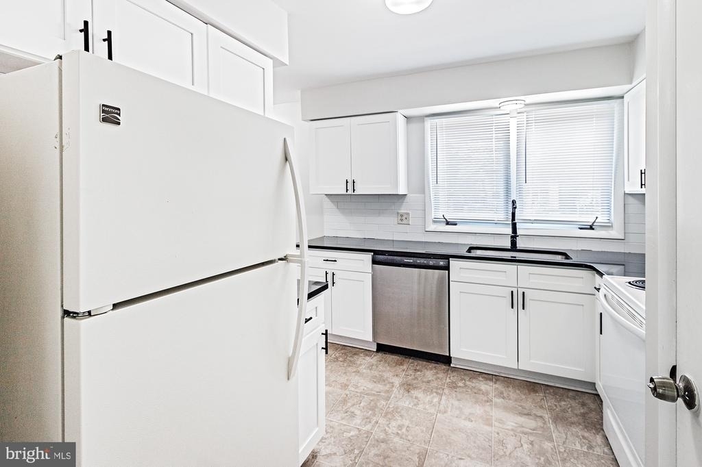 33 Foxtail Court - Photo 1