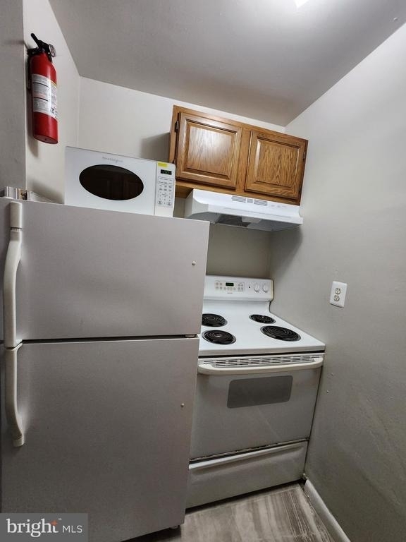 403 W 6th Street - Photo 11