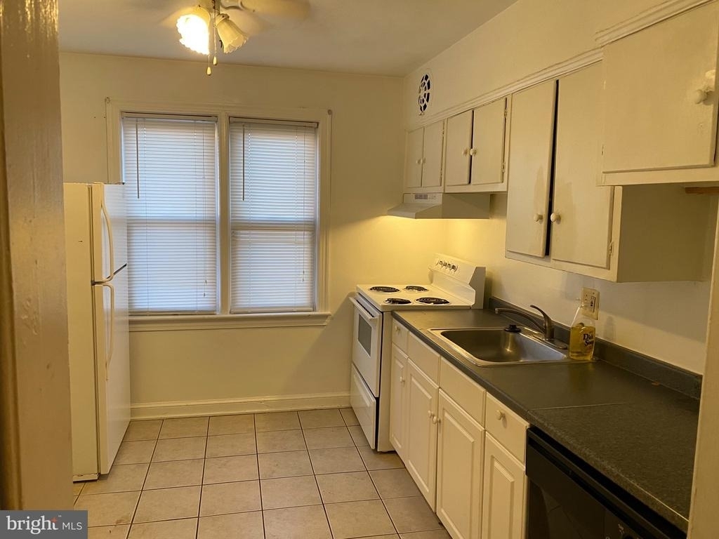 4236 Benning Road Ne - Photo 1