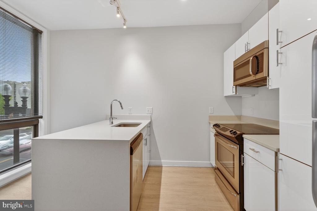 3825 Georgia Avenue Nw - Photo 5