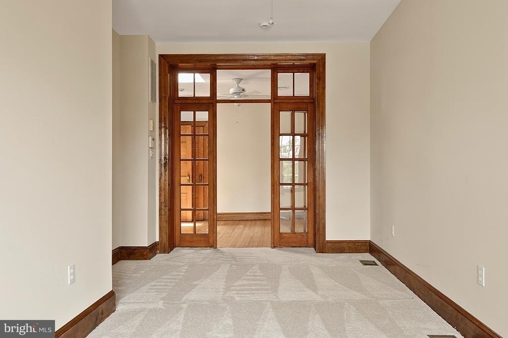 221 E Street Se - Photo 36