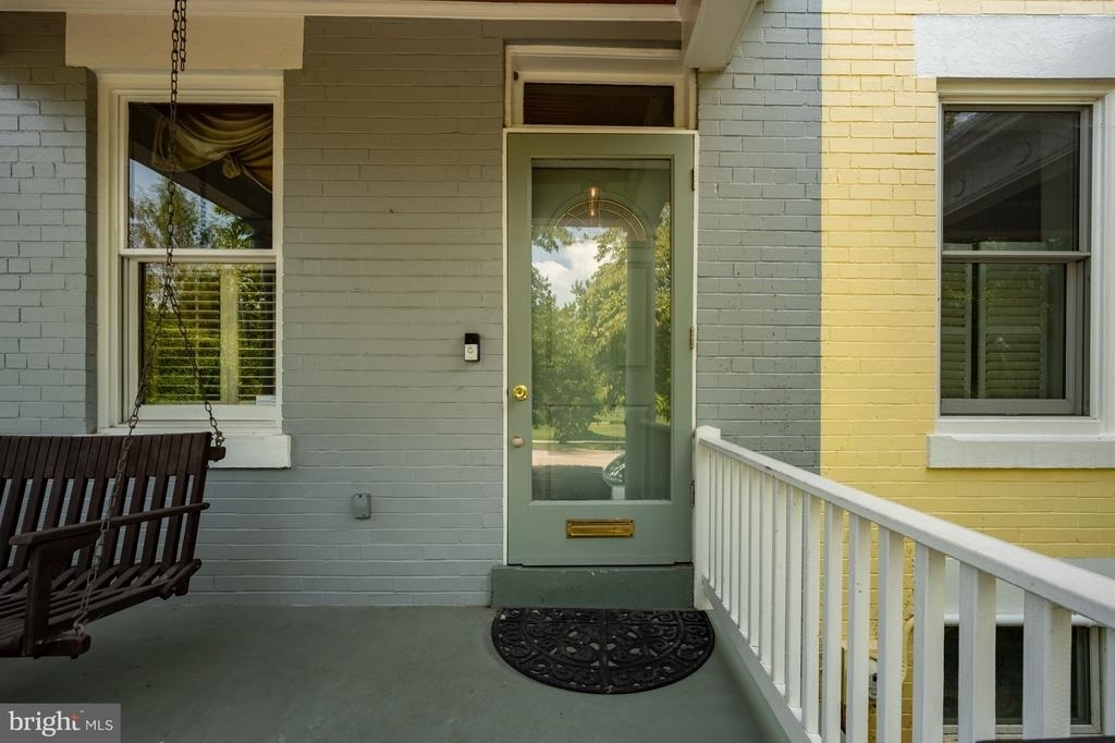221 E Street Se - Photo 6