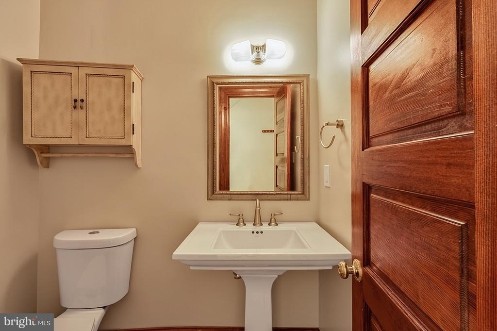 221 E Street Se - Photo 30