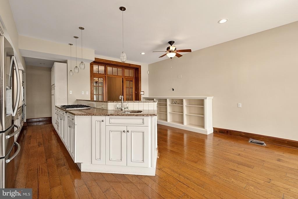 221 E Street Se - Photo 25
