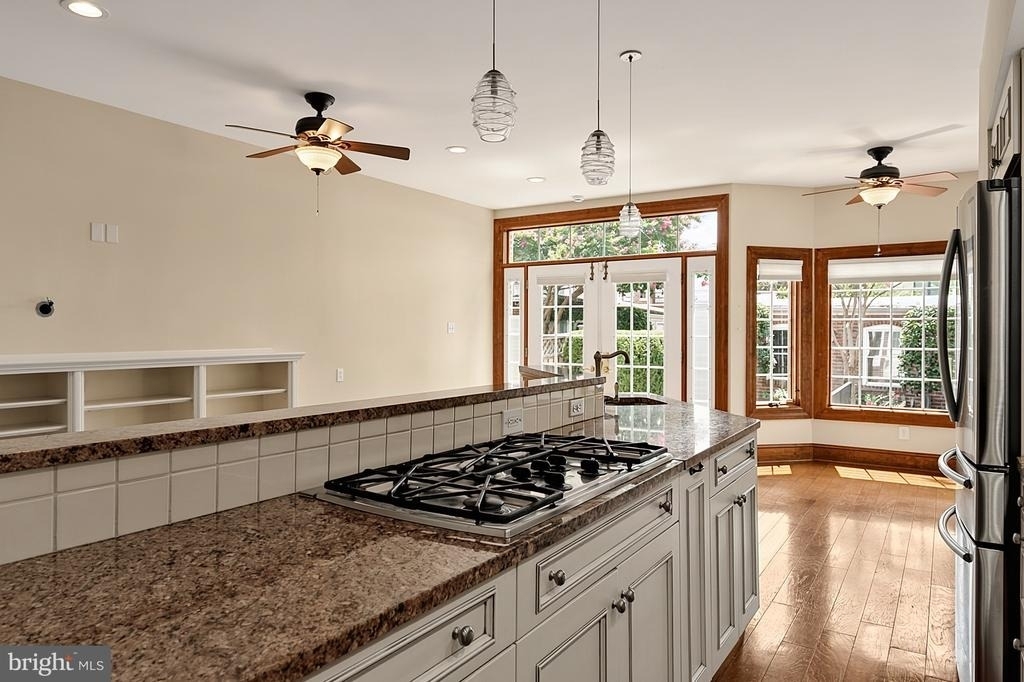 221 E Street Se - Photo 27