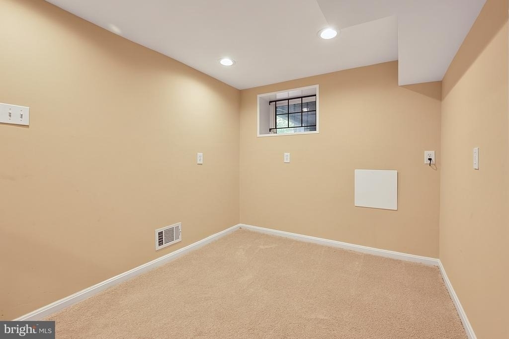 221 E Street Se - Photo 56
