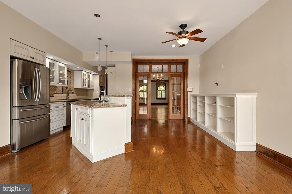 221 E Street Se - Photo 21
