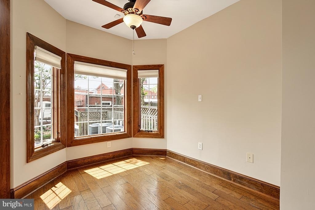221 E Street Se - Photo 24