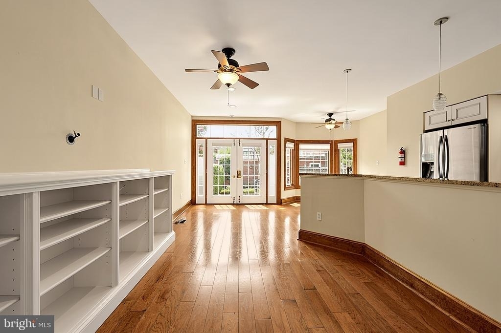 221 E Street Se - Photo 16