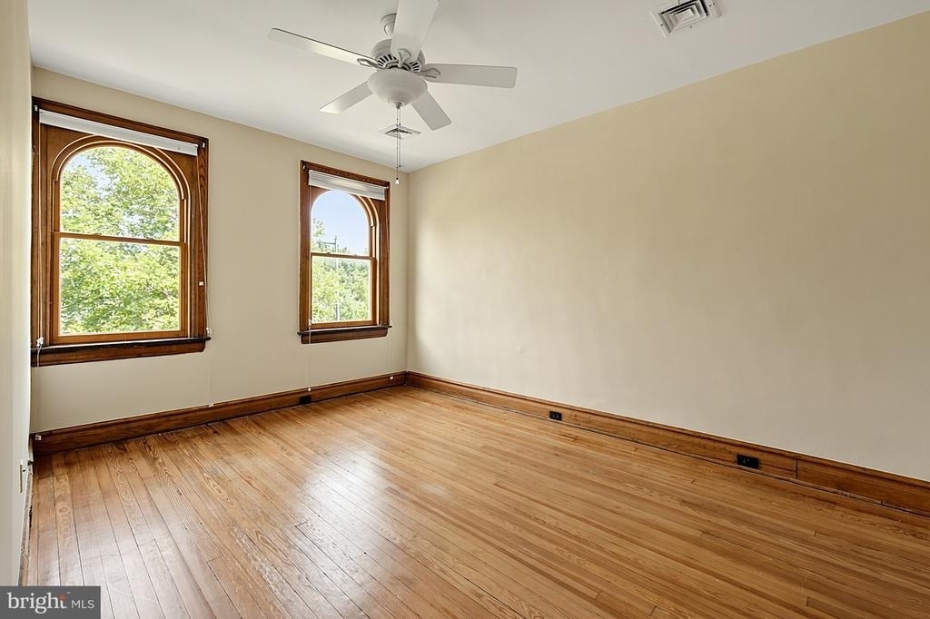 221 E Street Se - Photo 43