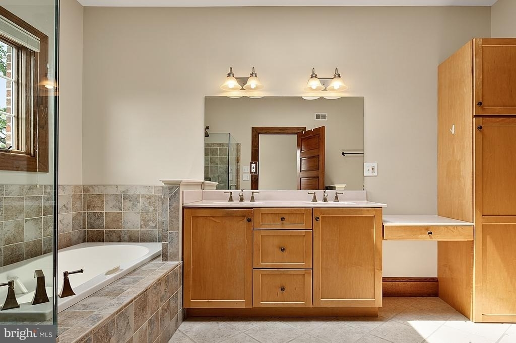 221 E Street Se - Photo 37