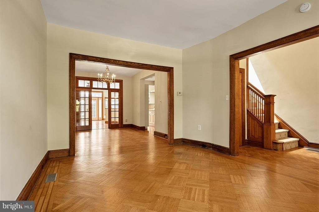 221 E Street Se - Photo 11