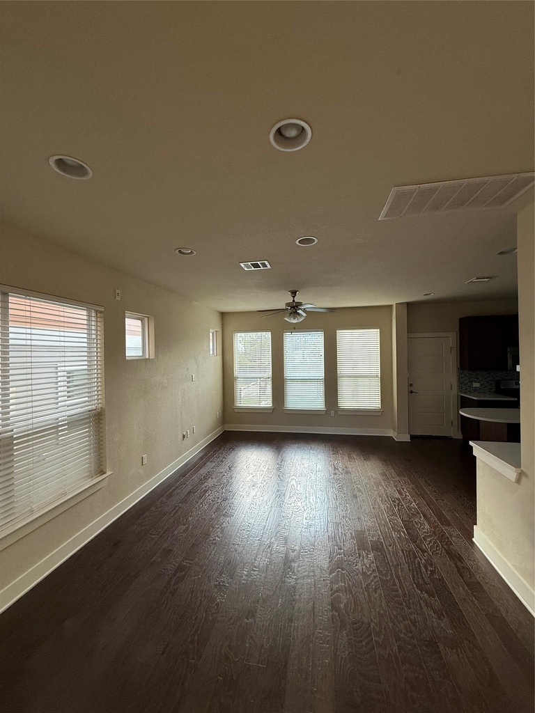 2825 Stock Dr - Photo 2