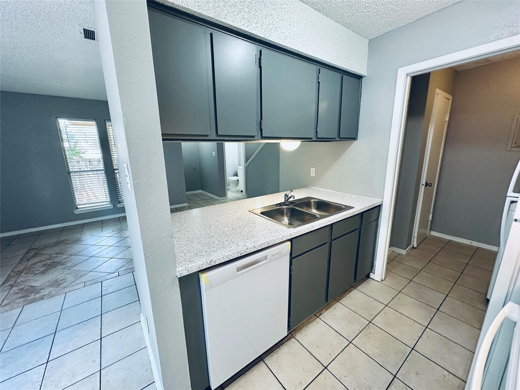 1318 Southport Dr - Photo 12
