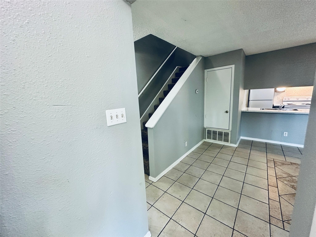 1318 Southport Dr - Photo 4