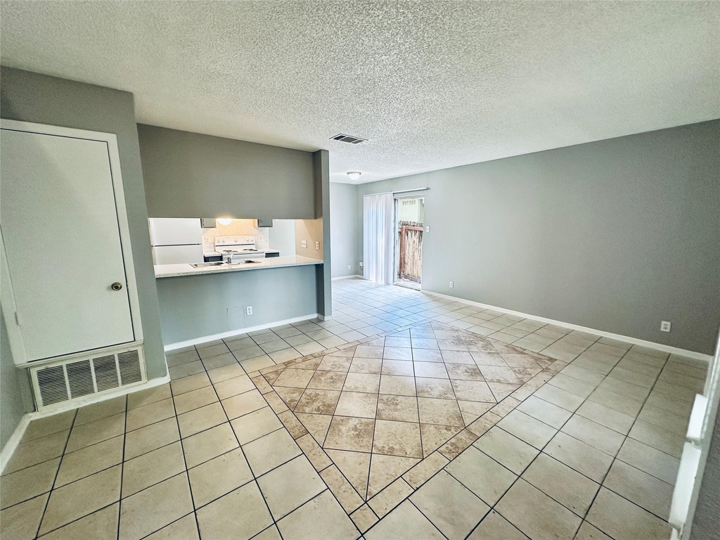1318 Southport Dr - Photo 5