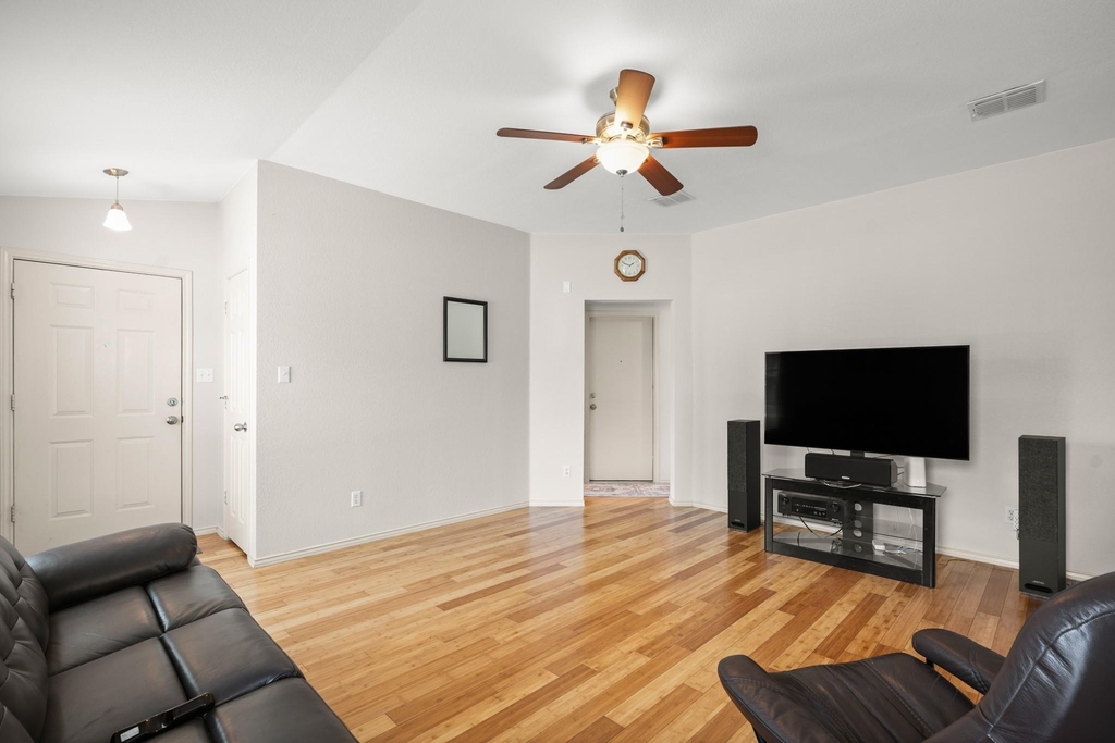 1511 Nettie Dr - Photo 2
