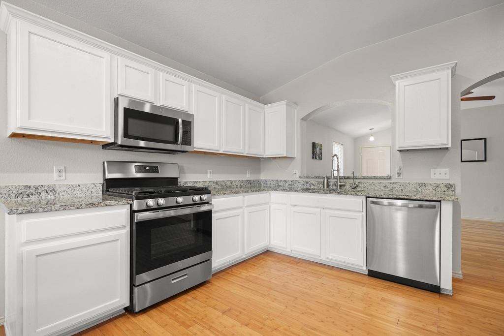 1511 Nettie Dr - Photo 6