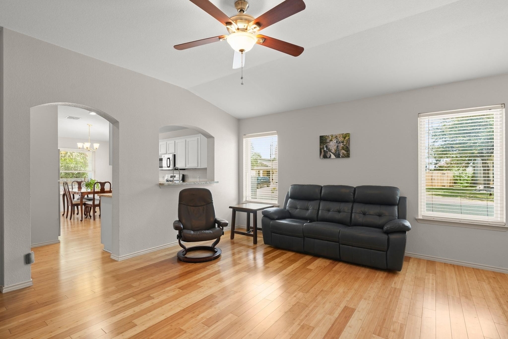 1511 Nettie Dr - Photo 4