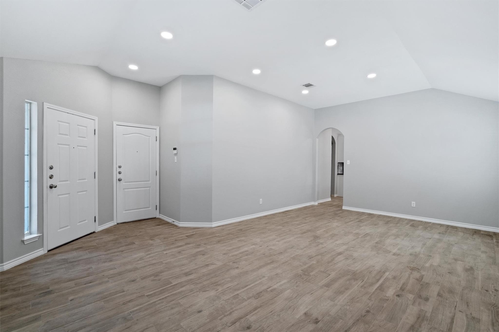 1083 Zeus Cir - Photo 5