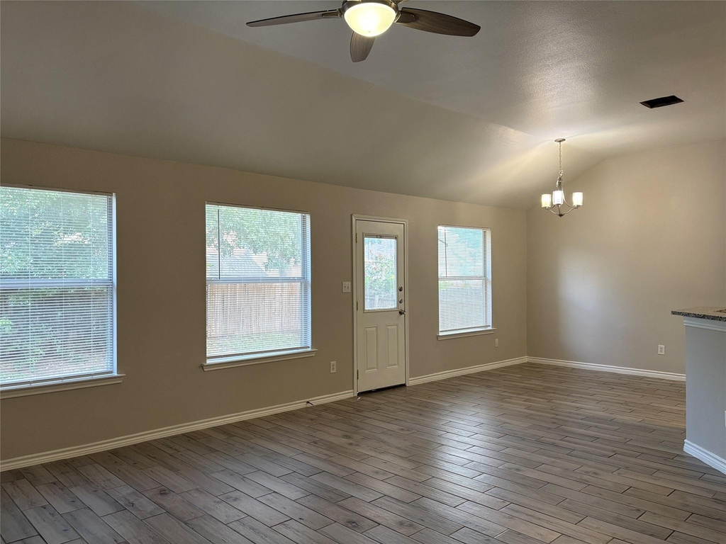 2405 Wisteria Way - Photo 4