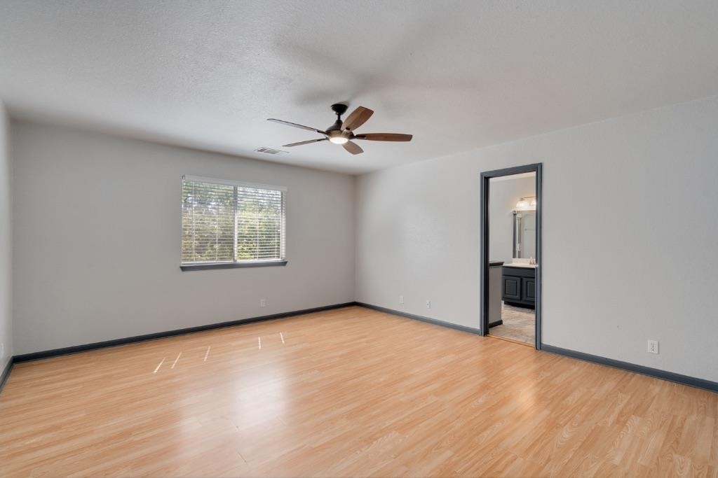 8001 Brienne Dr - Photo 18