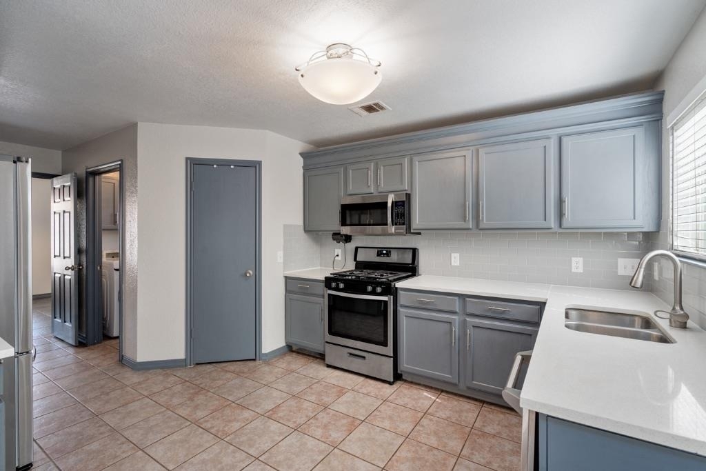 8001 Brienne Dr - Photo 8