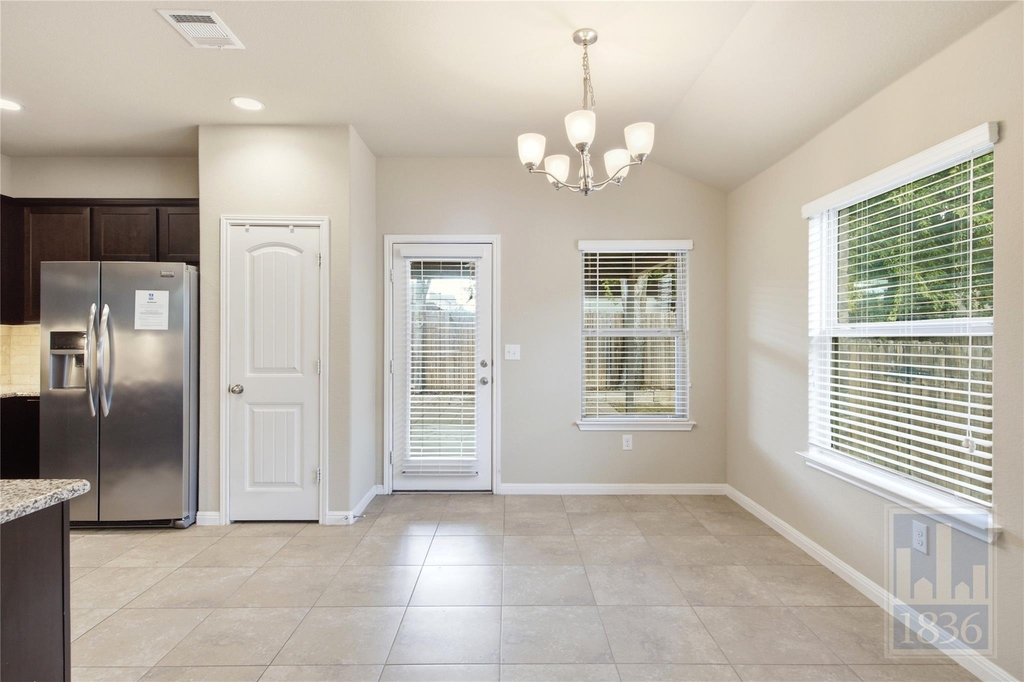 821 Schefer St - Photo 10