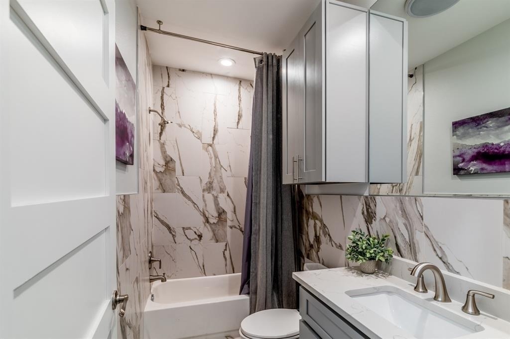 1003 E 39th St - Photo 8