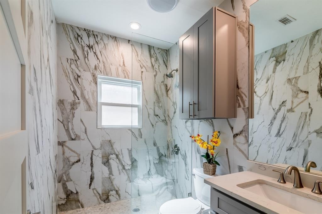 1003 E 39th St - Photo 12