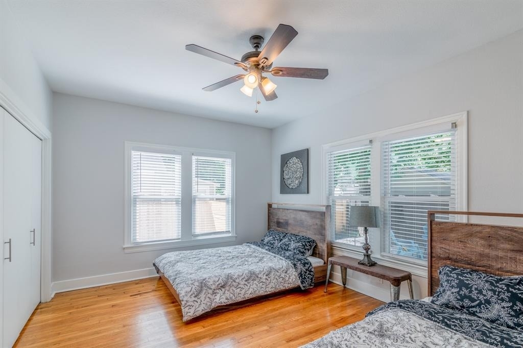1003 E 39th St - Photo 13