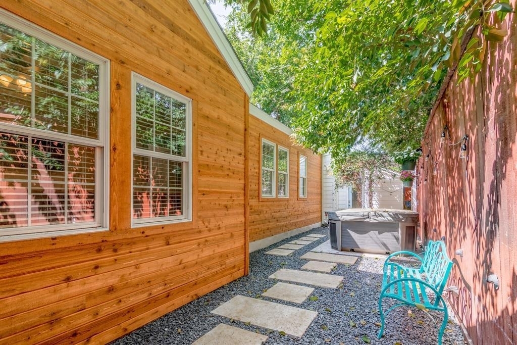 1003 E 39th St - Photo 14