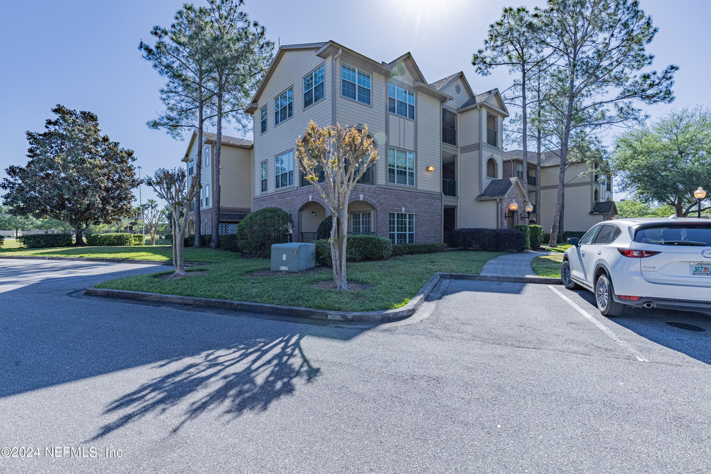 7800 Point Meadows Drive - Photo 2