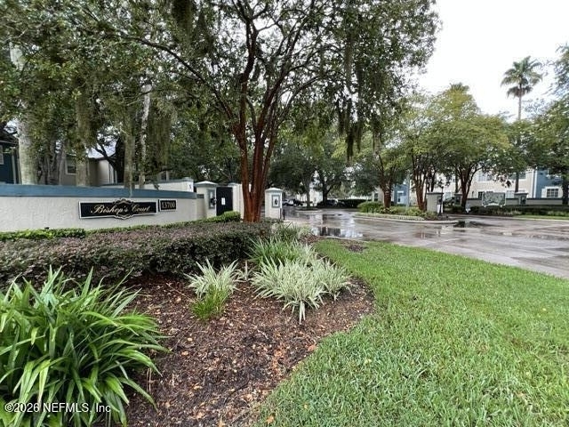 13700 Richmond Park Drive - Photo 0