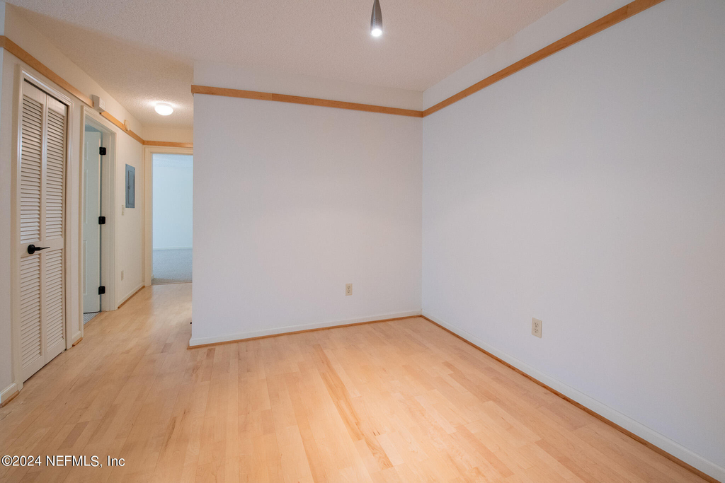 13715 Richmond Park Drive N - Photo 12