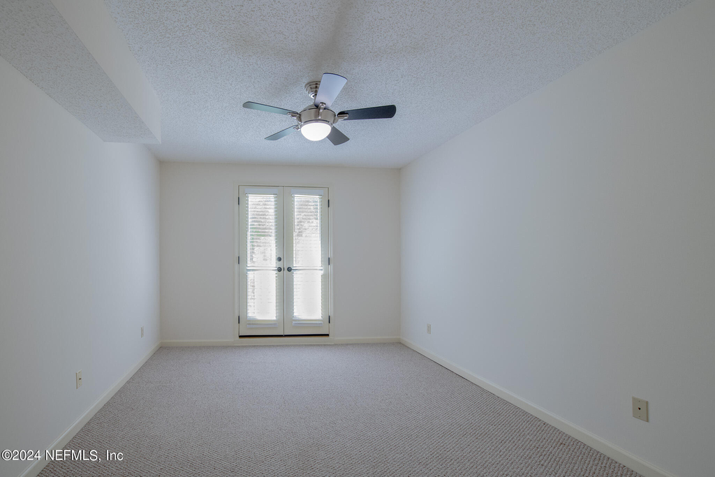 13715 Richmond Park Drive N - Photo 21