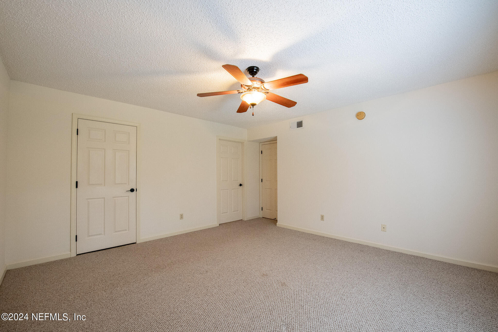 13715 Richmond Park Drive N - Photo 16